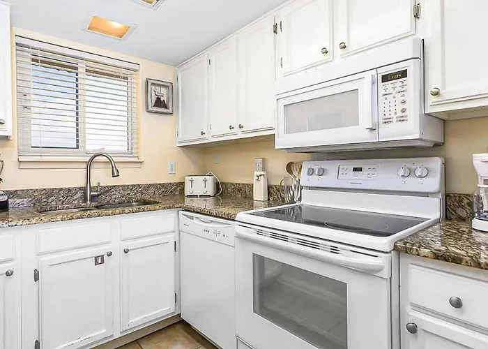 Holiday home 12th-floor Beachfront With Private Balcony Ac Hot Tub Pool Sauna *